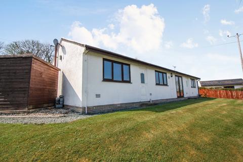 2 bedroom semi-detached bungalow for sale - Lakeside Cottages, Moelfre, Abergele, Conwy, LL22