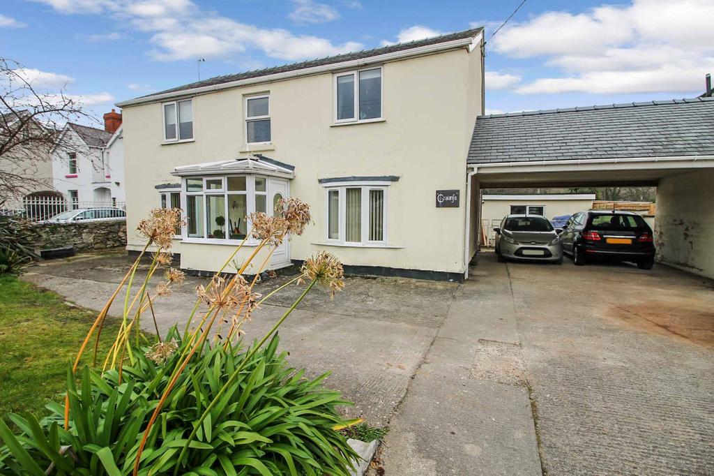 The Roe, St. Asaph 4 bed link detached house £350,000