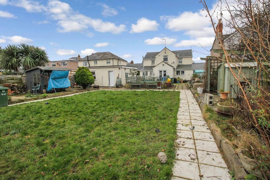 The Roe, St. Asaph 4 bed link detached house £350,000