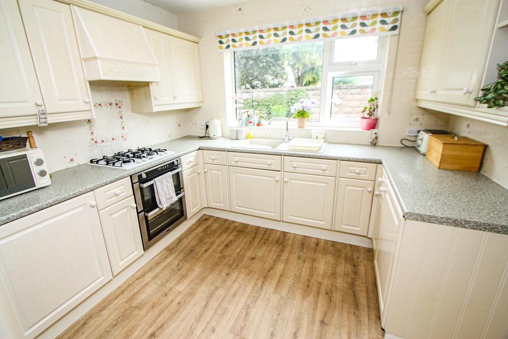 Sea Road, Abergele 4 bed detached house £365,000