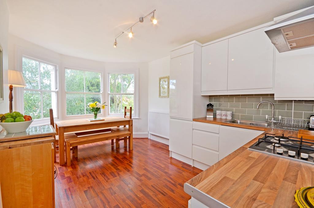 Pemberton Road, Haringey, Lonon, N4 1 bed flat £1,600 pcm (£369 pw)