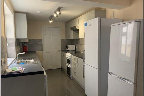 5 bedroom terraced house to rent - Pitcroft Avenue,  Reading,  RG6
