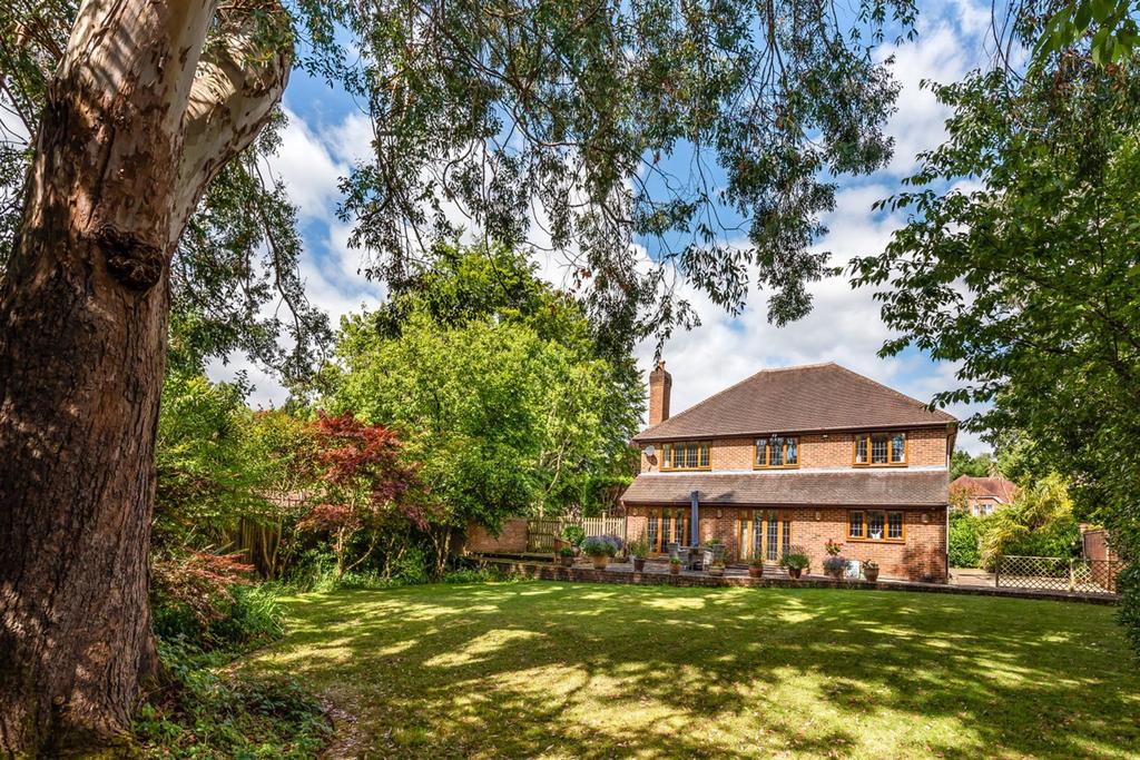 Weydown Road, Haslemere, GU27 5 bed detached house £1,795,000