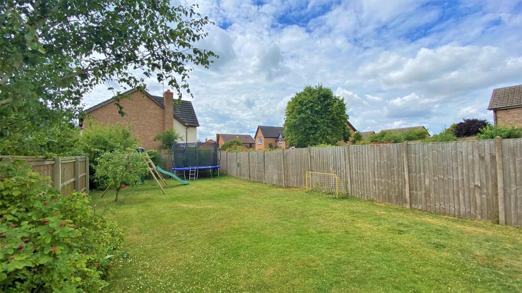 Caithness Road, Stamford 3 bed detached house £475,000