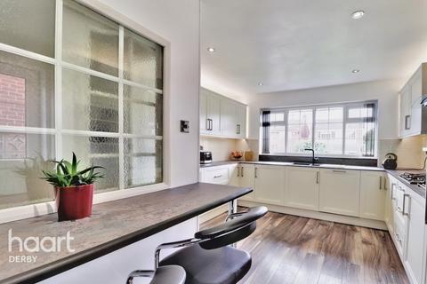 46 Hillside, Findern, Derby, DE65 6AW