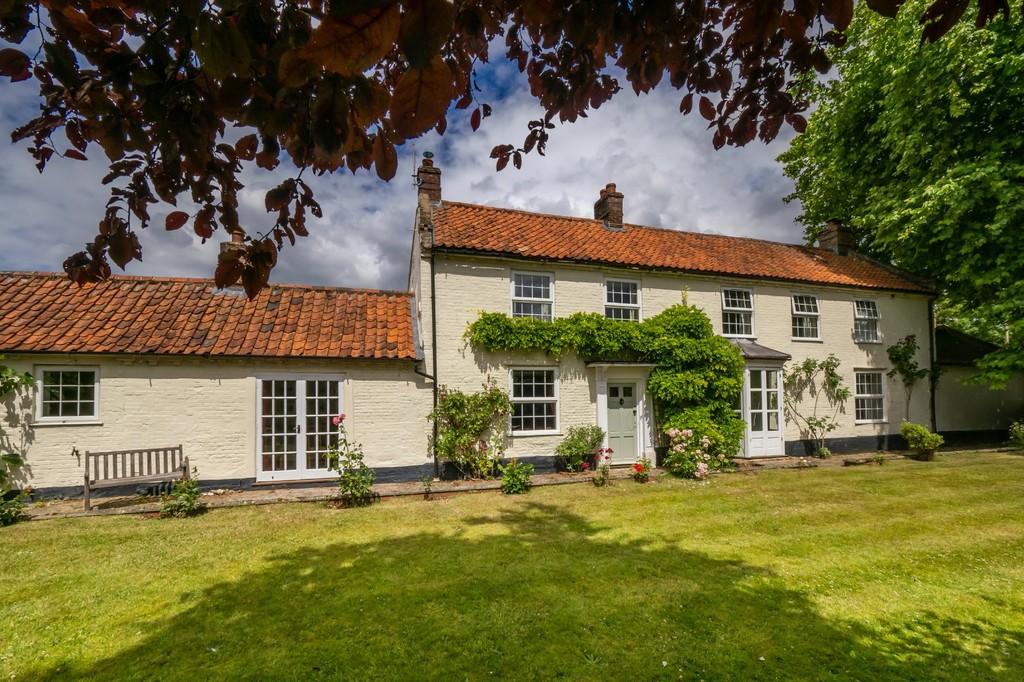 Foulsham 4 bed detached house £725,000