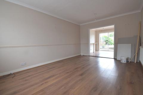 3 bedroom end of terrace house to rent - St. Lawrence Gardens, Leigh-on-Sea