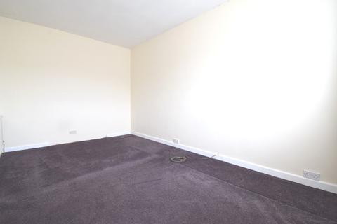 3 bedroom end of terrace house to rent - St. Lawrence Gardens, Leigh-on-Sea
