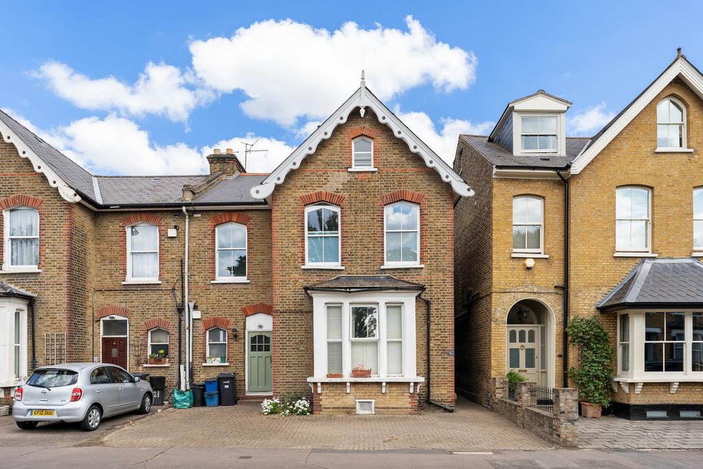 Cleveland Road, South Woodford 3 bed flat for sale £725,000