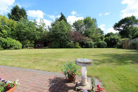 3 Heights Close, Banstead, SM7 1DR