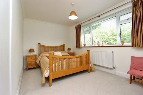 3 Heights Close, Banstead, SM7 1DR