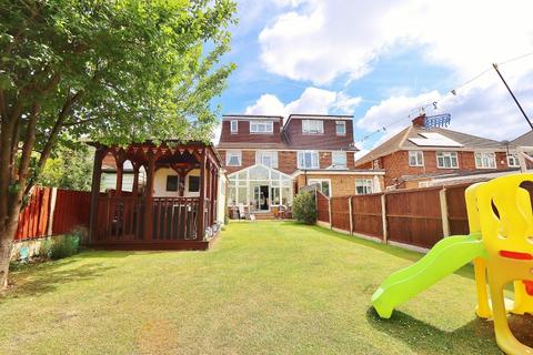 277 Carter Drive, Romford, RM5 2TT