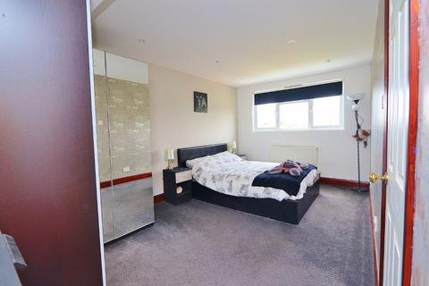 277 Carter Drive, Romford, RM5 2TT