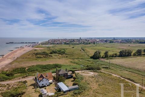 The Ravine The Warren, Easton Bavents, Southwold, IP18 6SU