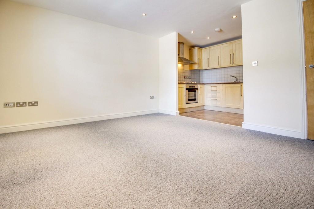 Swindon Street, Highworth 2 bed apartment £775 pcm (£179 pw)