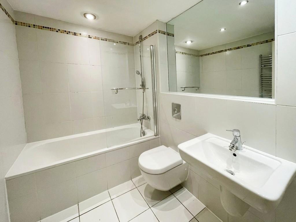 7ccea377-Bathroom