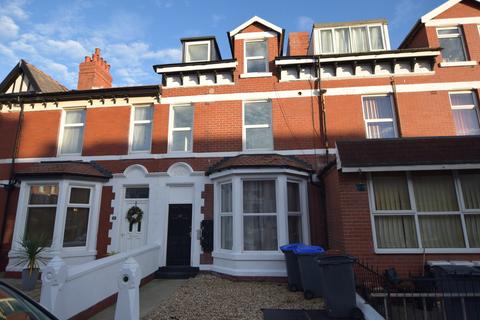 2 bedroom apartment to rent, Warbreck Drive, Blackpool