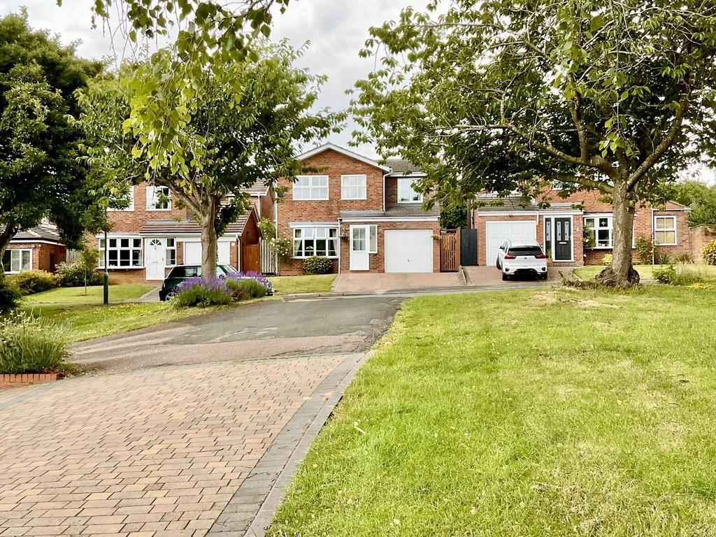 Hazelwood Close, Dunchurch, Rugby... 4 bed detached house £400,000
