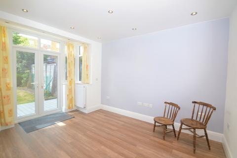 3 bedroom terraced house to rent - Edison Grove, London, SE18 2DN