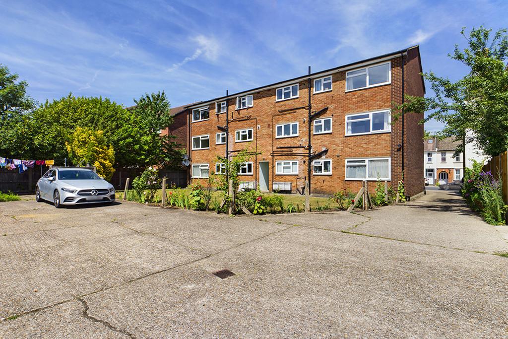 Pinner Road, Harrow 2 bed flat £335,000