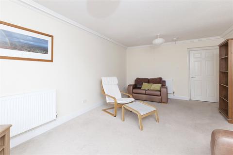3 bedroom flat to rent, Powderhall Rigg, Broughton, Edinburgh, EH7
