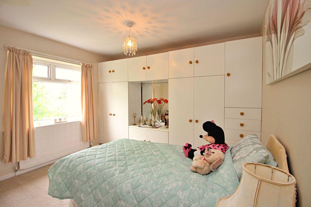 Bedroom 2 (Double)