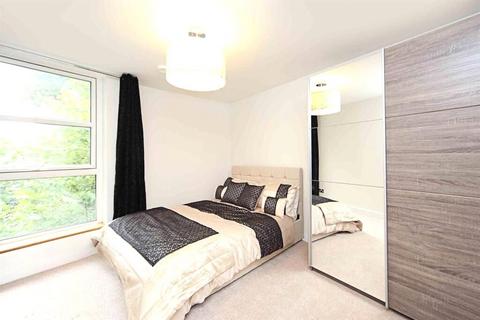 3 bedroom apartment to rent, Manchester Road, London, E14
