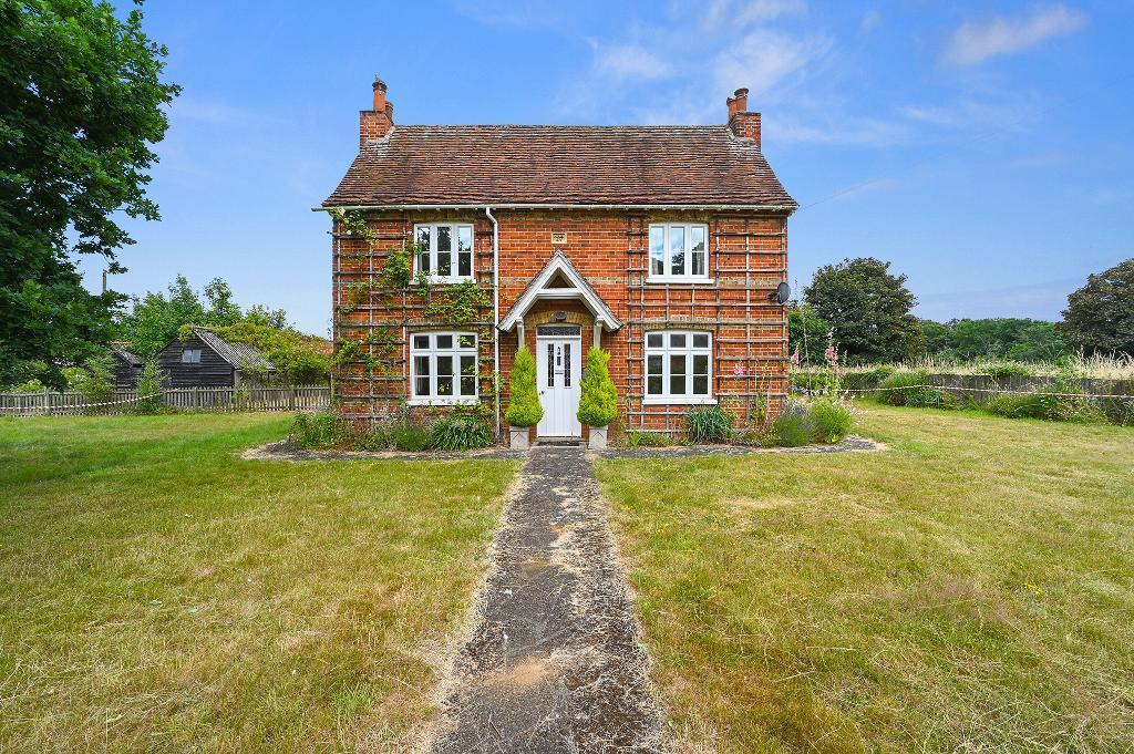 Church Lane, Brantham, CO11 1QA 3 bed detached house £600,000