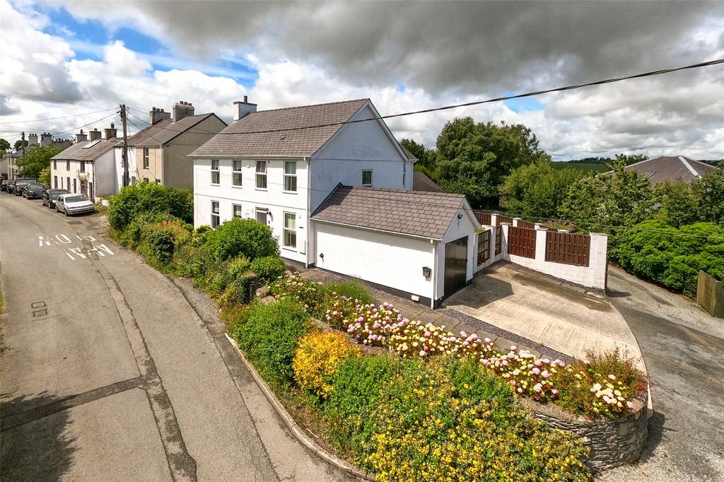 Hen Llandegfan, Menai Bridge, Isle of Anglesey, LL59 4 bed detached ...