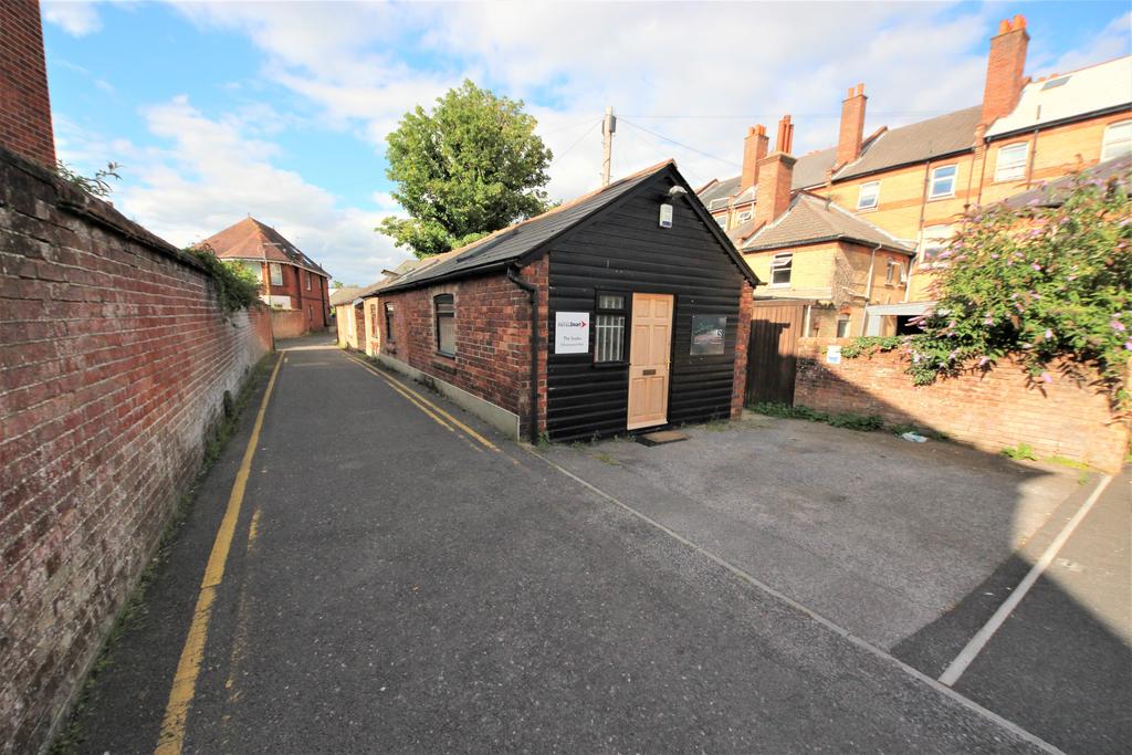 Bryanstone Walk, Winton Banks, Bournemouth Property £750 pcm (£173 pw)
