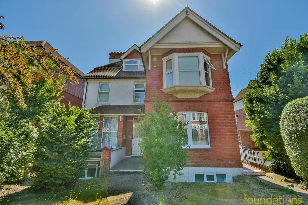 Dorset Road, BexhillonSea, TN40 2 bed flat for sale £129,950