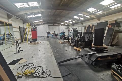 Property to rent - LIGHT INDUSTRIAL UNIT - TO LET