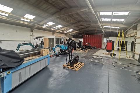 Property to rent - LIGHT INDUSTRIAL UNIT - TO LET