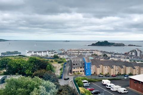2 bedroom flat for sale - Chichester House, Citadel Road, the Hoe, Plymouth. Stunning Water Views !! 2 double bedrooms. Communal gardens
