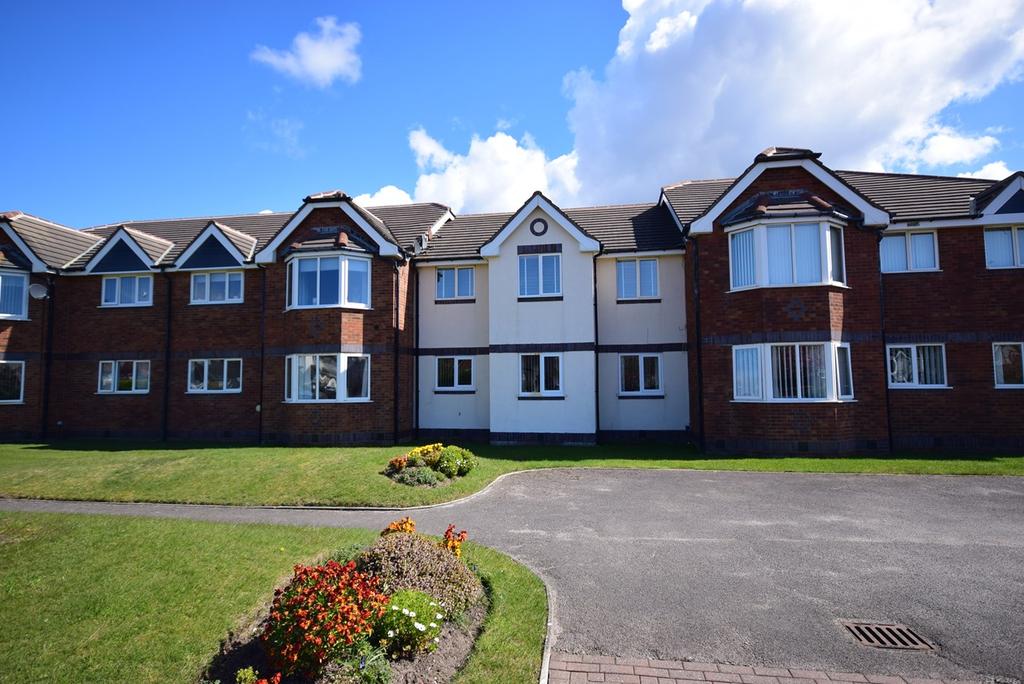 Clifton Drive North, Lytham St Annes... 2 bed property £650 pcm (£150 pw)