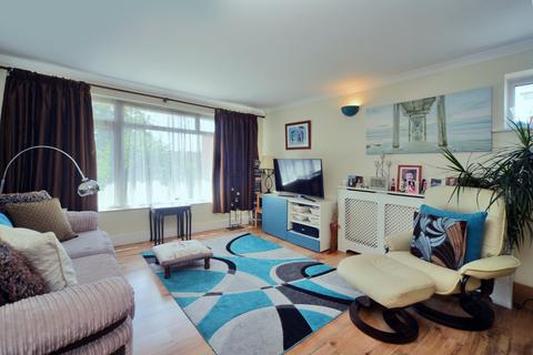 2 bedroom apartment for sale - Westbourne Avenue, Cheam, Sutton, SM3
