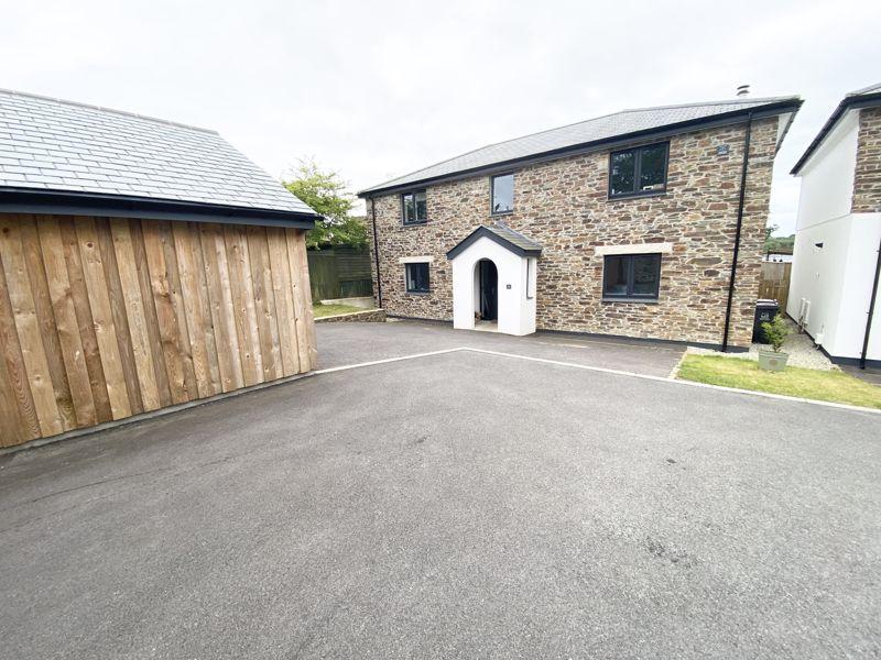 Kennel Lane, Ivybridge 4 bed detached house £1,850 pcm (£427 pw)
