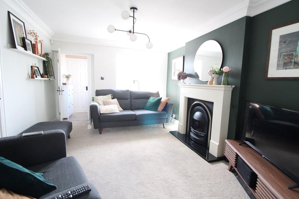 Low Wood, Wilsden, Bradford, BD15 3 bed semidetached house £255,000