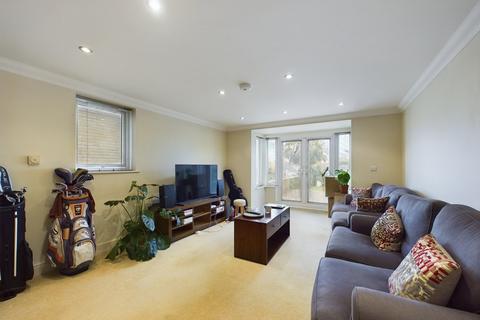 2 bedroom flat for sale, 72 Dumpton Park Drive, Broadstairs, CT10