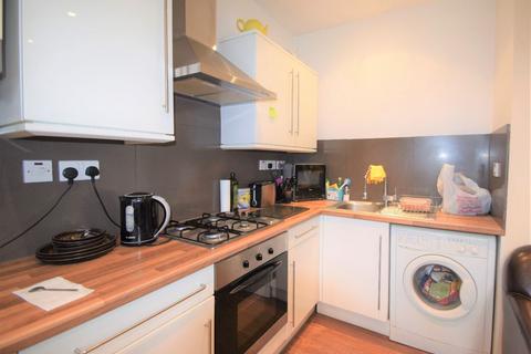 1 bedroom apartment to rent - Valley Road, London, SW16