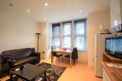 1 bedroom apartment to rent - Valley Road, London, SW16