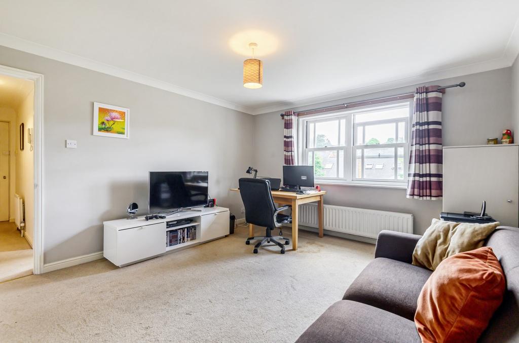 St Lukes Square, Guildford, GU1 1 bed flat £240,000