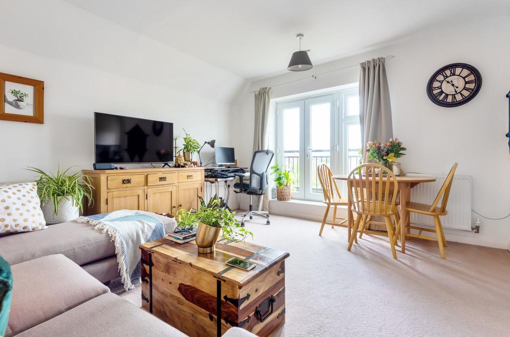 Raynham Close, Burpham, Guildford, GU4 1 bed flat £110,000