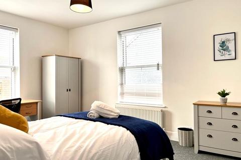 4 bedroom flat to rent - Greenhills Road