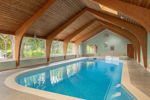 7 bedroom detached house to rent - Hampton Court Road, East Molesey