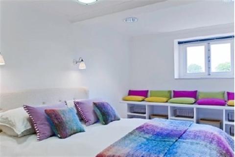 2 bedroom apartment to rent - Hampton Court Road, East Molesey
