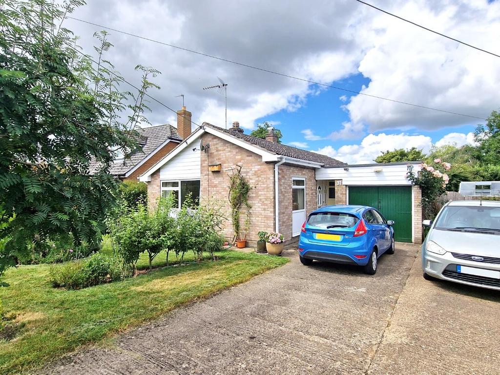 Ardley Road, Fewcott, Oxfordshire 3 bed detached bungalow £425,000