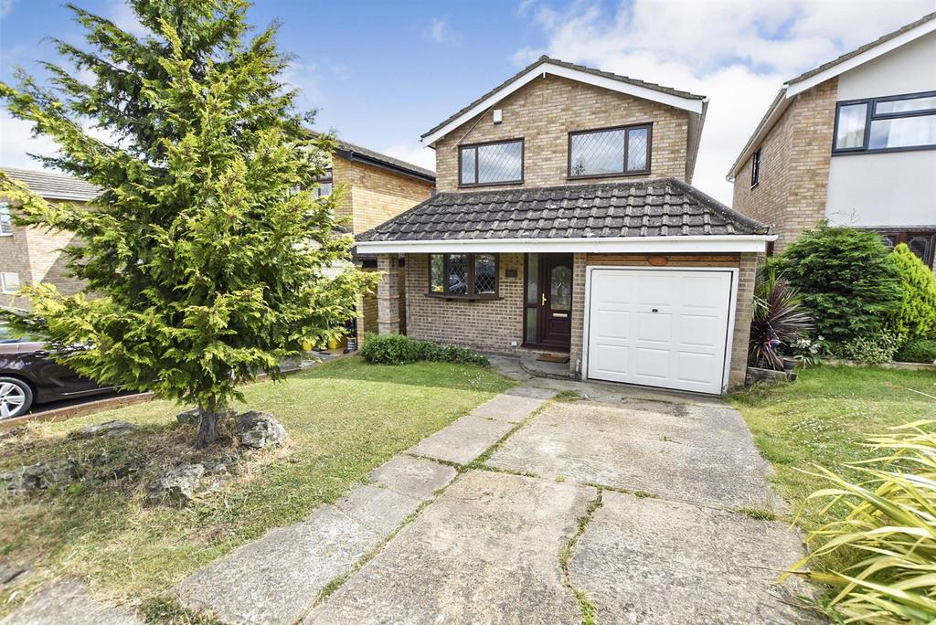 Southwell Road, Benfleet 3 bed detached house for sale £450,000