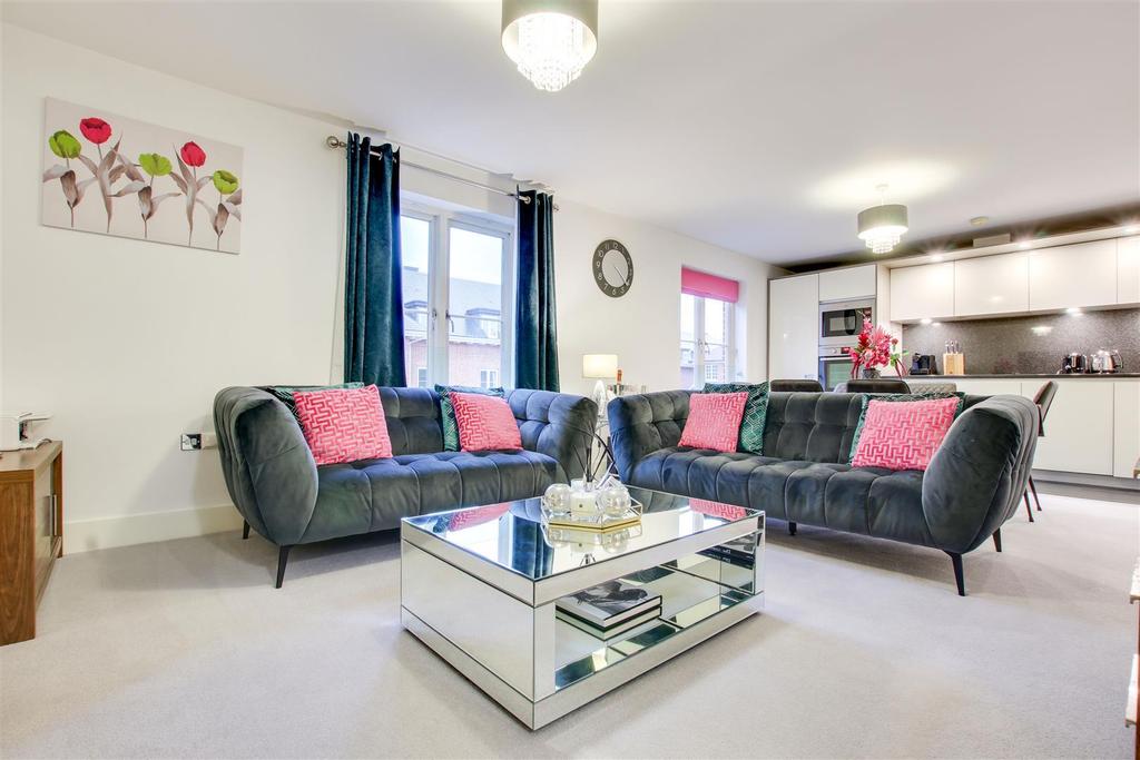 Henmarsh Court, Balls Park, Hertford 2 bed apartment £430,000