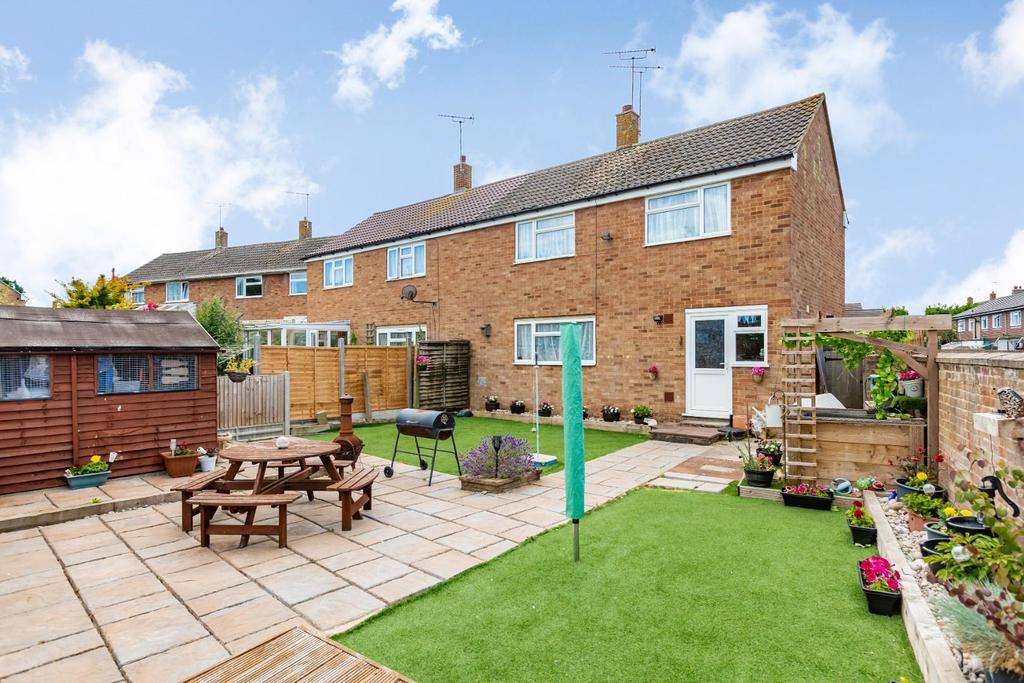 Noakes Meadow Ashford TN23 3 Bed Semi detached House 300 000 noakes-meadow-ashford-tn23-3-bed-semi-detached-house-300-000